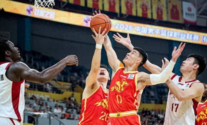 乐鱼官方网站-广厦主场惨遭补篮绝杀，山西惊险取胜，率先拿下系列赛赛点